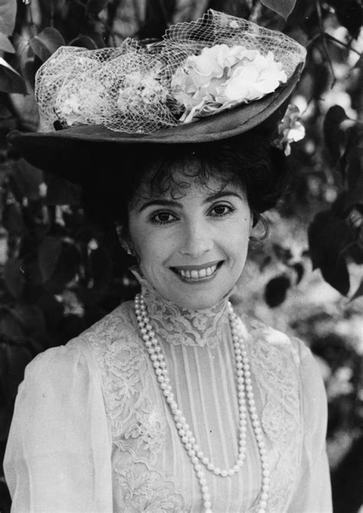 Barbara Parkins’s Net Worth, Biography, Career, Awards, Fact and Life Story