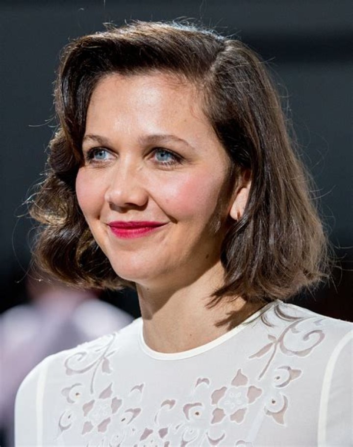 Maggie Gyllenhaal Bio, Wiki, Age, Height, Parents, Husband, Donnie Darko, and Net Worth