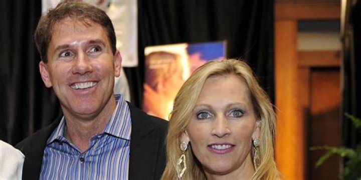 Nicholas Sparks – Bio, Married, Wife, Divorce, Children, Net Worth