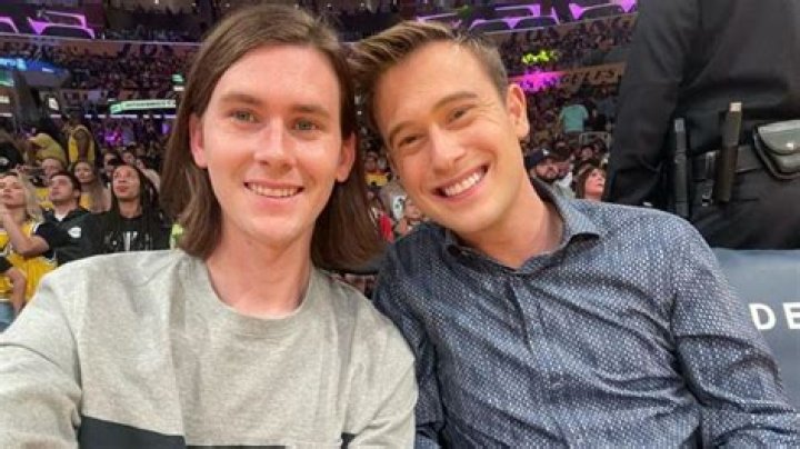 Tyler Henry’s Net Worth, Age, Height, Weight, Girlfriend, Dating, Bio-Wiki