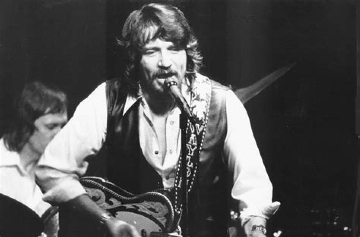 Waylon Jennings Bio, Wiki, Age, Early Life, Wife, Songs, Death, Legacy, Awards
